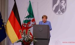 Almanya’nın eski Başbakanı Merkel devlet ödülü ile onurlandırıldı