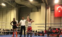 Kick boks yapamaz diyenlere aldırmayan kız çocuğu Dünya şampiyonu oldu