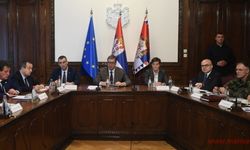 Sırbistan ordusu Kosova sınırında konuşlanıyor