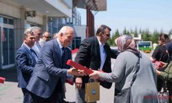 Gurbetçi vatandaşlar güllerle karşılandı