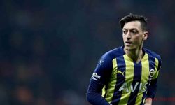 Mesut Özil Almanya’da eleştiri oklarının hedefinde