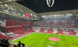 Galatasaray taraftarından Cumhuriyet’in 100. yılına özel koreografi