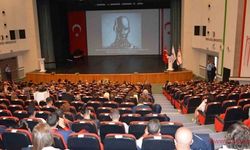 Yapay zeka tabanlı akademisyen AI. Prof. DUX ilk dersini verdi