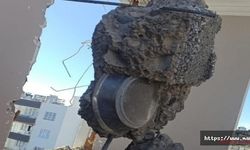 Ağır hasarlı binanın beton bağlama noktasından tepsi çıktı