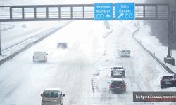 Almanya'da kar ve buz: Yüzlerce kaza, en az 2 ölü