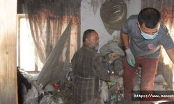 Milyoner adam tüm evlerini çöple doldurmuş