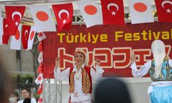 Tokyo'da yapılan Türkiye Festivali'nde Japonlar halay çekti