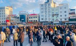 Terör örgütü elebaşı Öcalan’ın PKK’ya silah bırakma çağrısı Diyarbakır’da dev ekrandan takip edildi