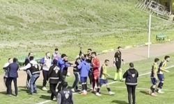 Amatör maçta futbolcular basın mensuplarına saldırdı