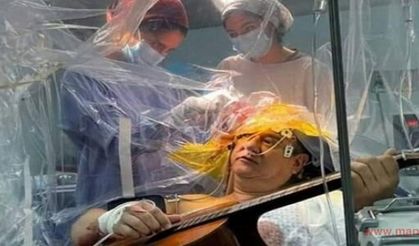 Beyin ameliyatı olurken 4 saat boyunca gitar çaldı