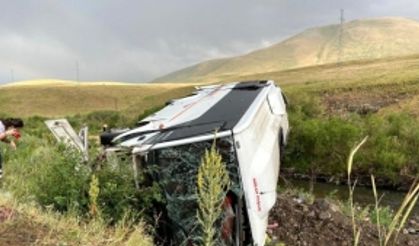 Ağrı'da yolcu otobüsü devrildi: 27 yaralı