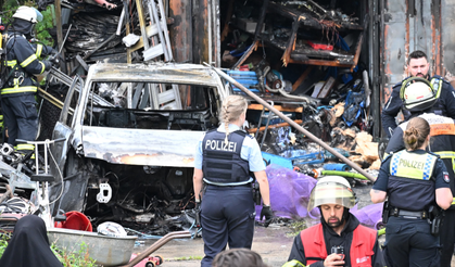 Hamburg-Rönneburg'da Garaj Yangını: Üç Araç Hasar Gördü