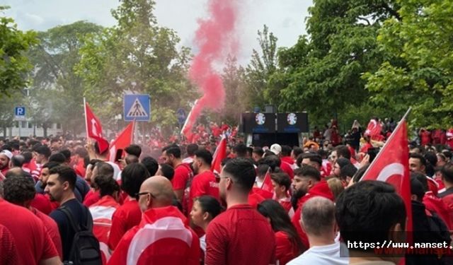 Dortmund sokakları kırmızı-beyaz