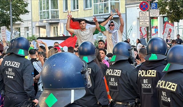 Alman polisinin Filistin gösterisinde 10 yaşındaki çocuğu gözaltına alması tepki çekti