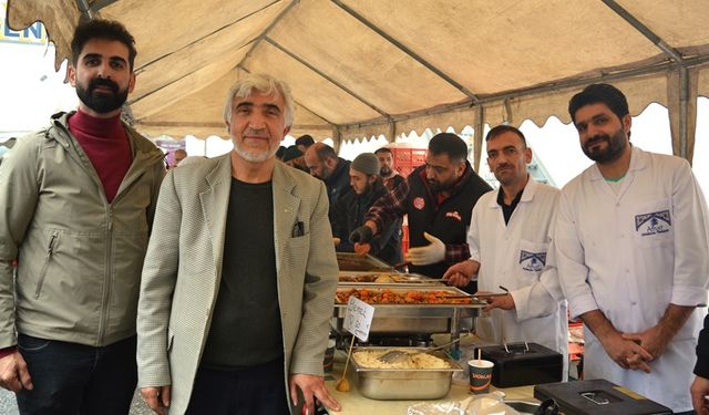 Merkez Camii'nin Hayır Çarşısı insanları kaynaştırıyor