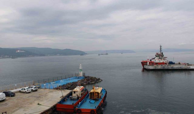 Çanakkale Boğazı sisin etkisini yitirmesiyle transit gemi geçişlerine açıldı