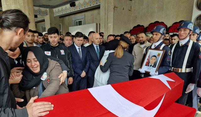 Bayram tatili için geldiği memleketinde kazada hayatını kaybeden uzman onbaşı son yolculuğuna uğurlandı