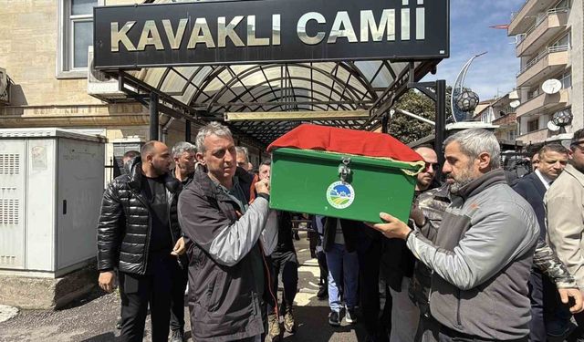 En acı bayram: Oğluna son görevini yapan baba yürekleri sızlattı