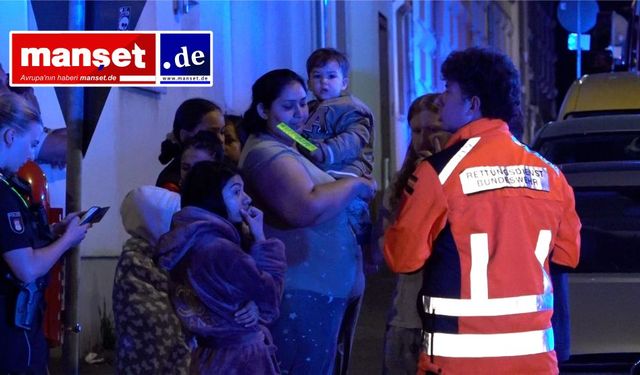 Hamburg’da Konut Binasında Gece Yarısı Yangını – Çok Sayıda Kişi Etkilendi