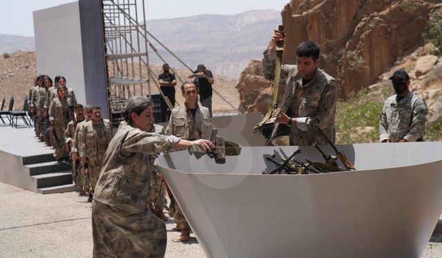 Türkiye için tarihi an: PKK silahlarını yaktı