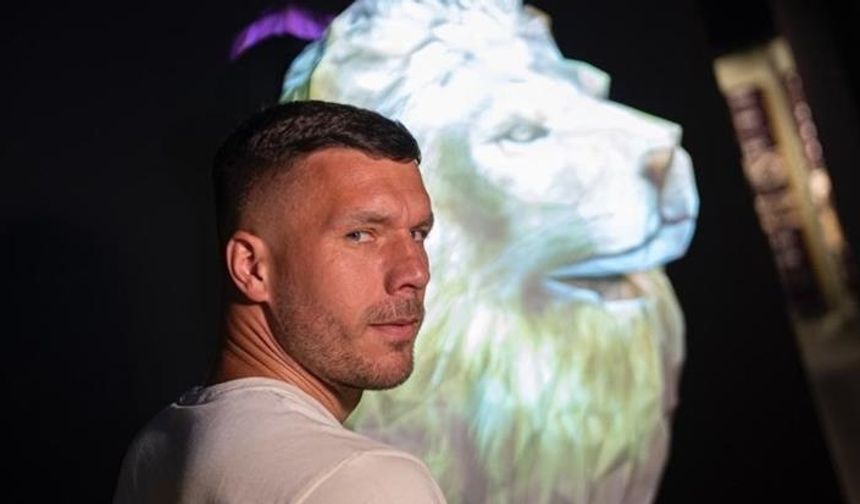 Alman golcü Lukas Podolski, 39 yaşında futbolu bıraktı