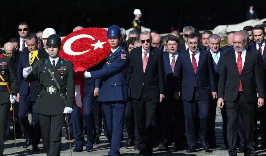 Devlet erkanı Anıtkabir'de