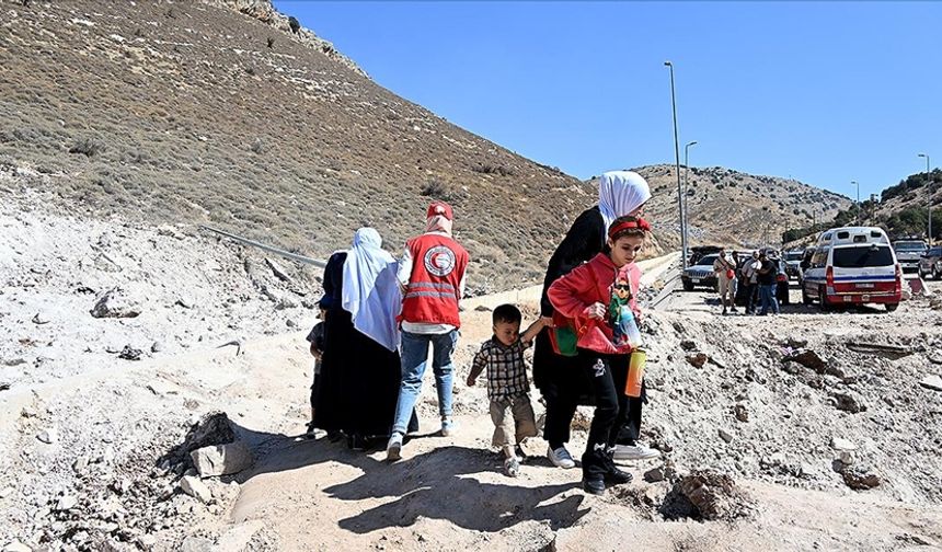 İsrail'in saldırdığı Lübnan'dan 540 binden fazla kişi Suriye'ye geçti