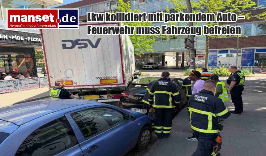 Liman Bölgesinde Kaza: Tır Park Halindeki Otomobili Sıkıştırdı